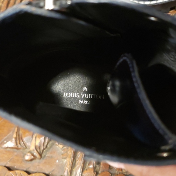 Louis Vuitton Chunky Heel Boots size 37 EUC...RARE FIND - Picture 8 of 10